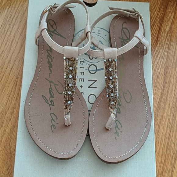 American Rag sandals - Picture 2 of 5
